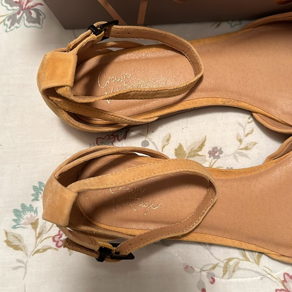 NWB Crown Vintage Evalinda yellow ankle strap cutout wedge shoes - Picture 5 of 8